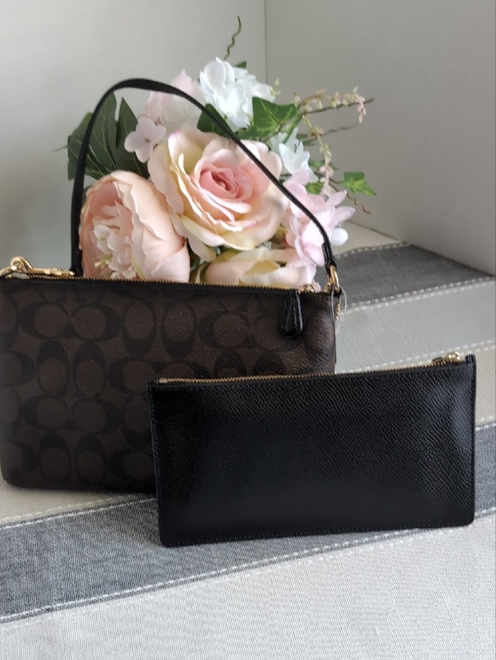 Coach Brown Signature Leather Wristlet w/ Black Leather Pouch - Picture 4 of 10